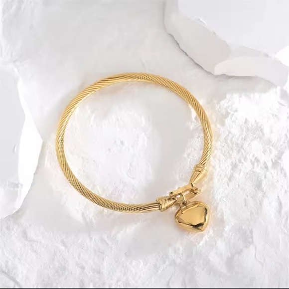 Bracelet 18K Gold Stainless Steel Heart Bangle - Picture 6 of 11